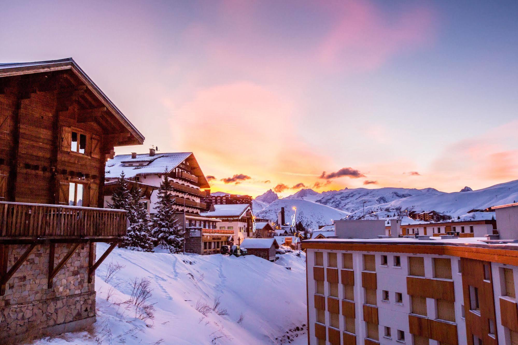 Langley Le Petit Hotel