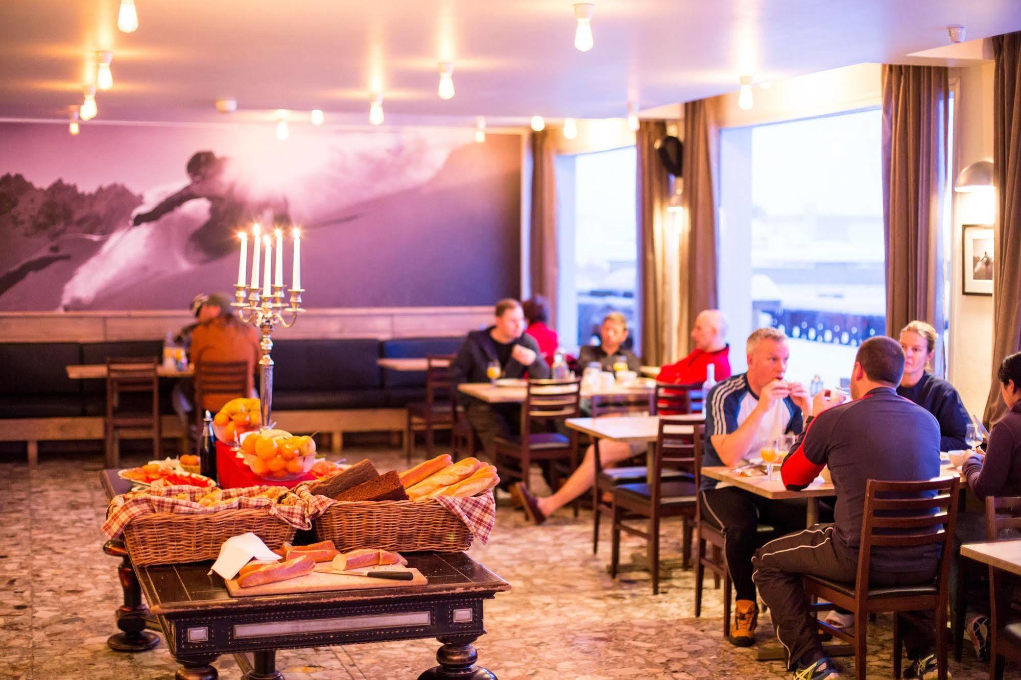 Langley Le Petit Hotel